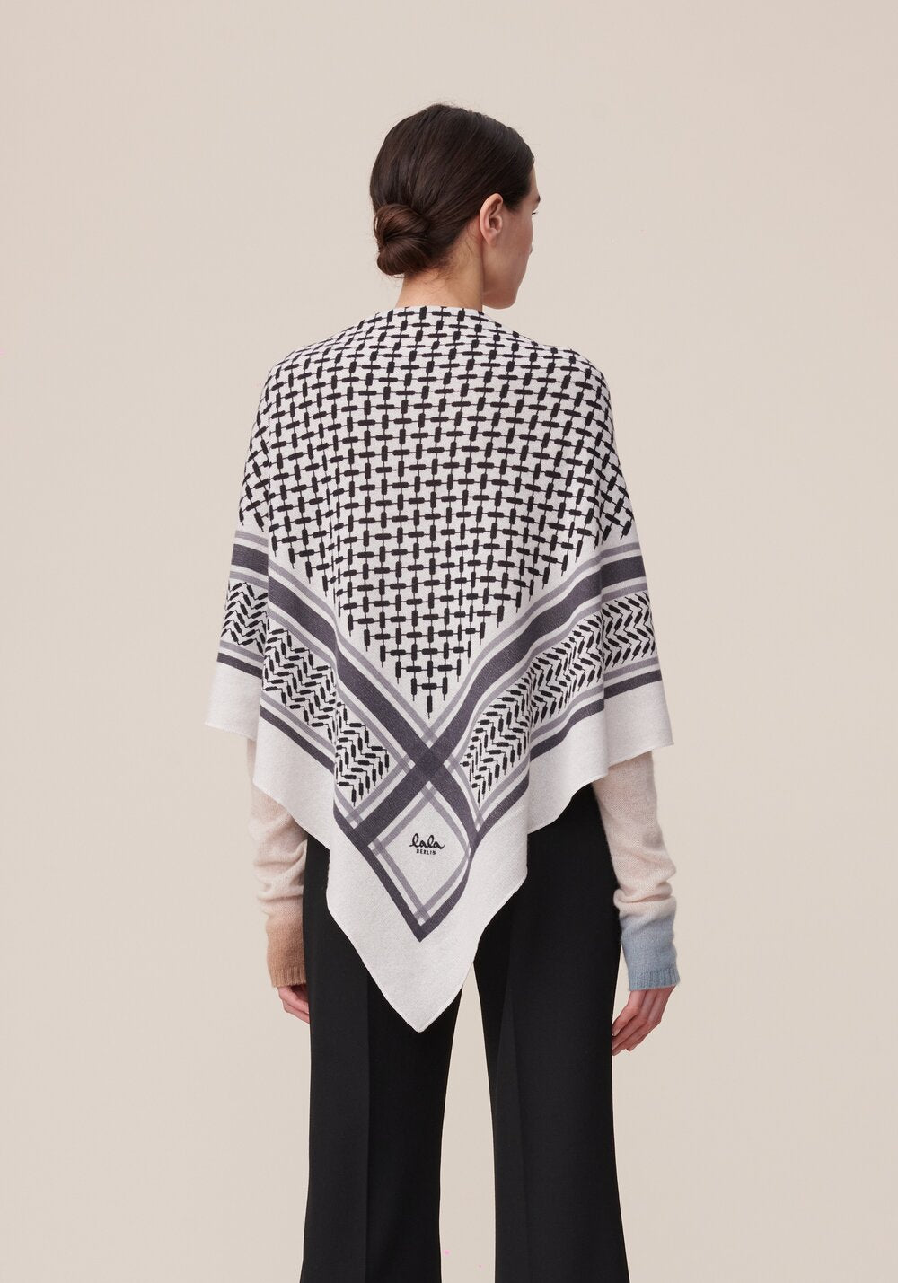 Triangle Trinity Classic halstørklæde, M - Alabastro off-white